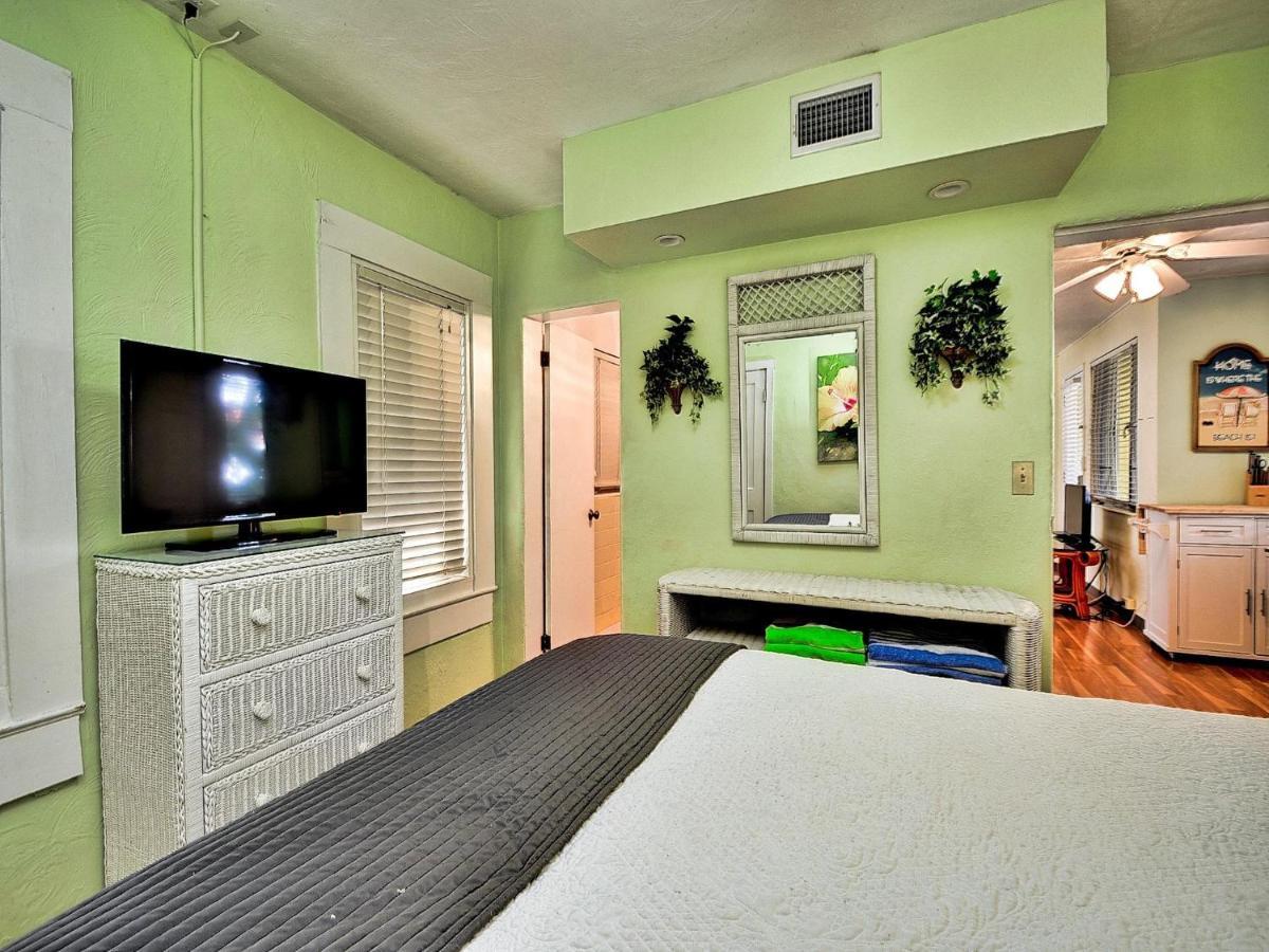 Palm Place 2 - Coconut Palm Beach Getaway 623 Clearwater Beach Room photo